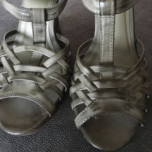 Only worn once cute Old Navy wedge sandals